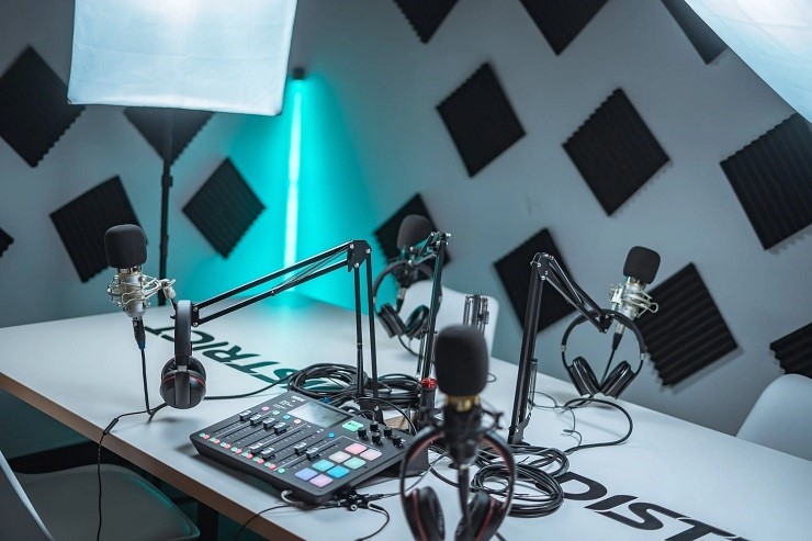 Phat thanhPhát thanh sớm trở lại vị thế trung tâm trong thời kỳ truyền thông không ‘vua’Rich Media Phat thanhPhát thanh sớm trở lại vị thế trung tâm trong thời kỳ truyền thông không ‘vua’Rich Media